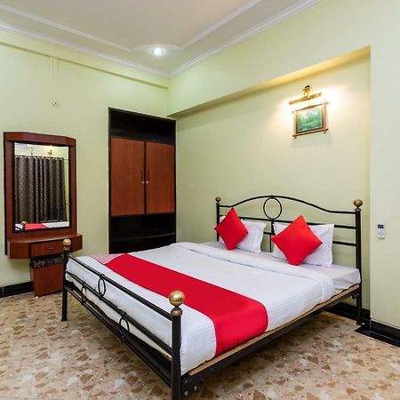 Oyo 38142 Girdhar Mahal Hotel Indore Ngoại thất bức ảnh