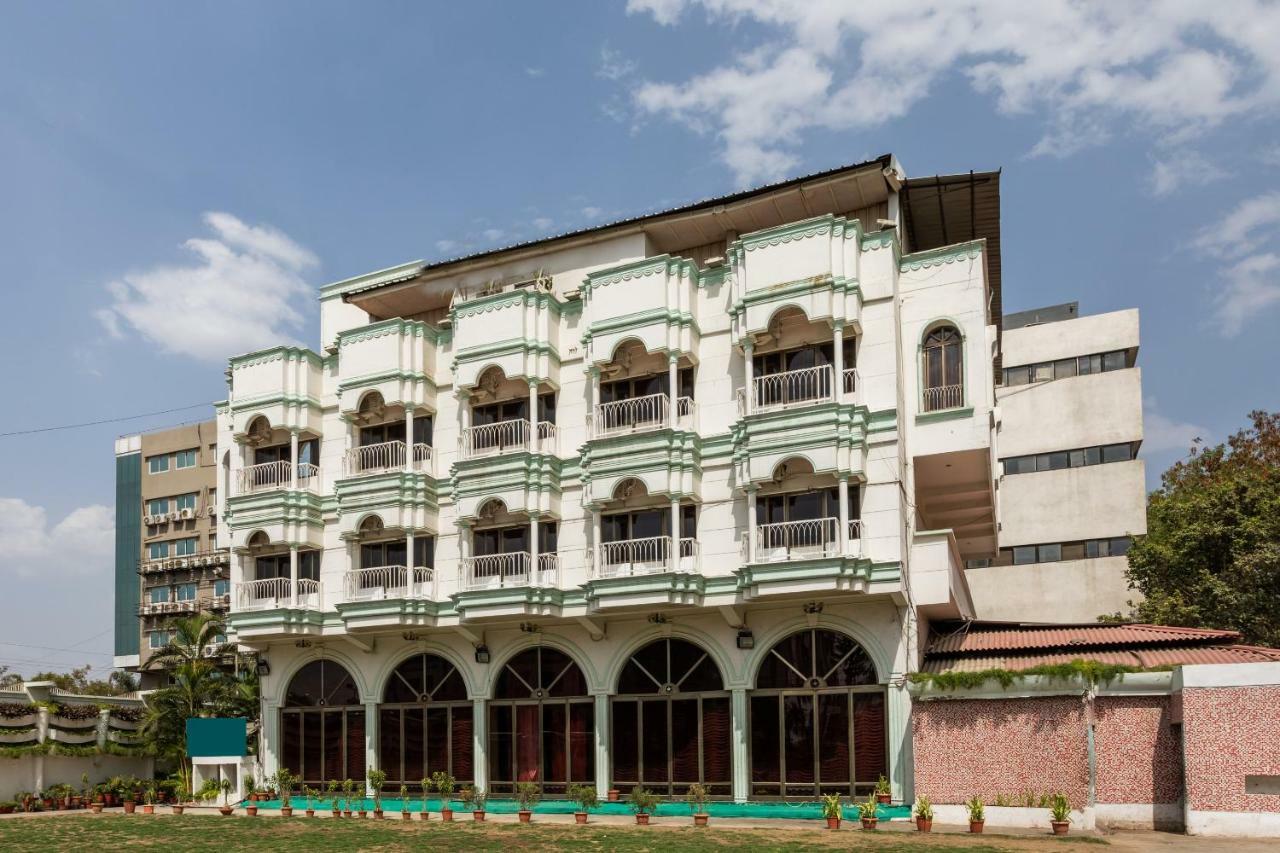 Oyo 38142 Girdhar Mahal Hotel Indore Ngoại thất bức ảnh