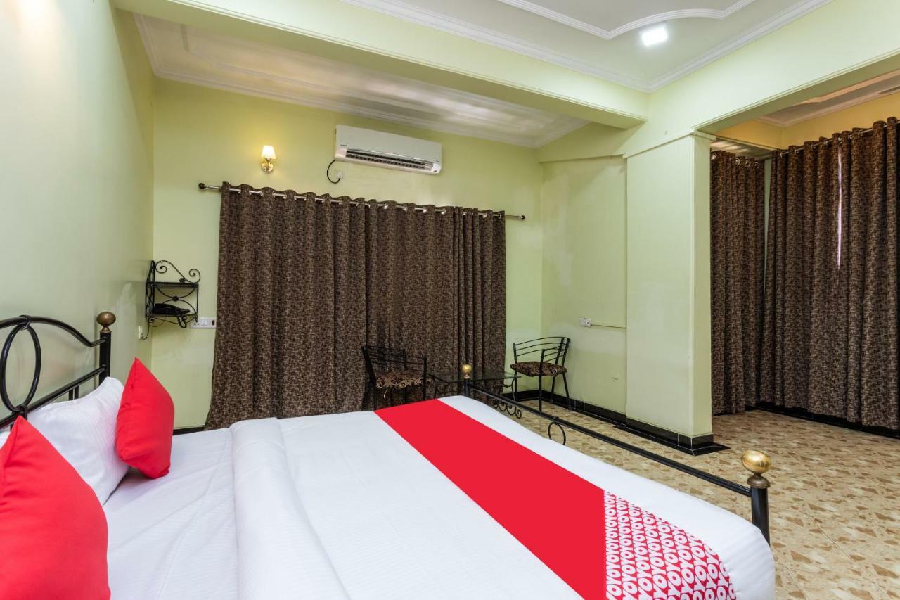 Oyo 38142 Girdhar Mahal Hotel Indore Ngoại thất bức ảnh